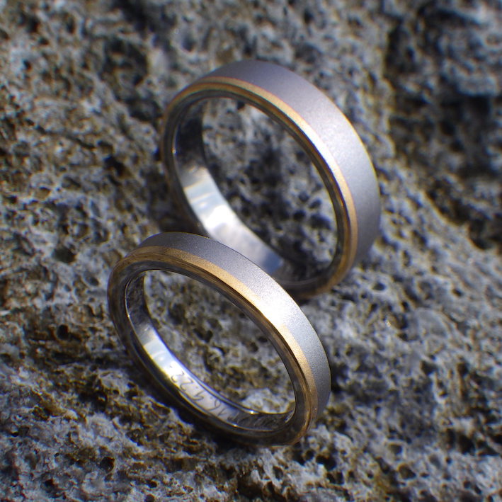 タンタルとゴールドの絶妙な組み合わせ・オーダーメイド結婚指輪　Tantalum & Yellow Gold Rings