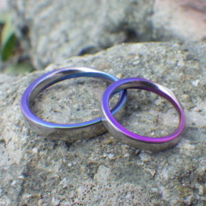 人気のメビウスの輪のデザインに、ジルコニウムの発色　Zirconium Rings