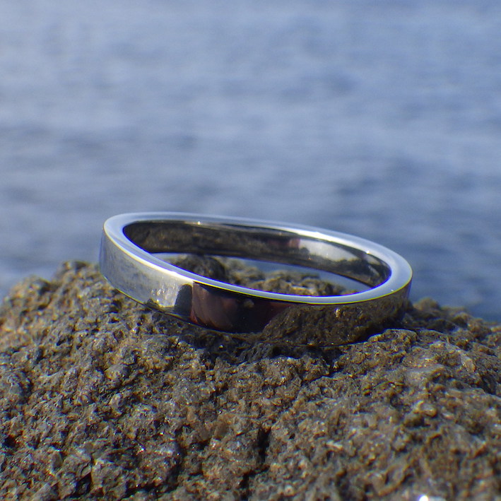 プラチナの結婚指輪の金属アレルギーにお困りの方へ、ハフニウムでお作りした同じデザインの結婚指輪　Hafnium Ring