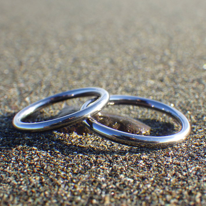 シンプルを極めたセミオーダー・タンタルの結婚指輪　Tantalum Rings