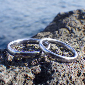 魅力的な物性の希少金属・タンタルの結婚指輪　Tantalum Rings
