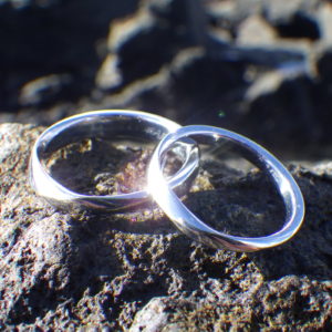 純ハフニウムを削り出して作る、丈夫で安心安全な結婚指輪　Hafnium Rings
