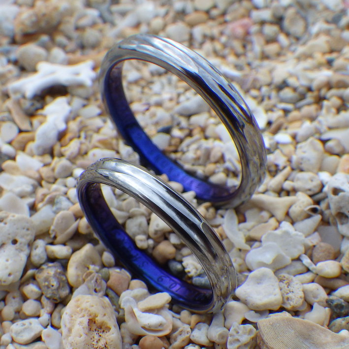 海のイメージのロイヤルブルー・ハフニウムの結婚指輪　Hafnium Rings