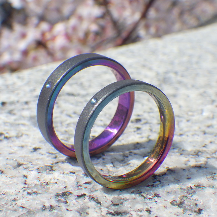 多色刷りの色鮮やかな発色・ジルコニウムの結婚指輪　Zirconium Rings