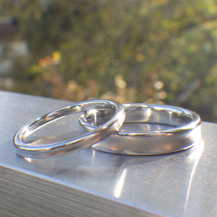 サプライズの段取りでお作りさせていただいたハフニウムの結婚指輪　Hafnium Rings