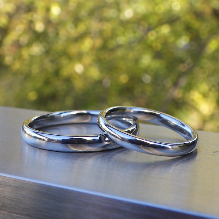 １つのハフニウムの塊から２つのリング・ハフニウムの結婚指輪　Hafnium Rings