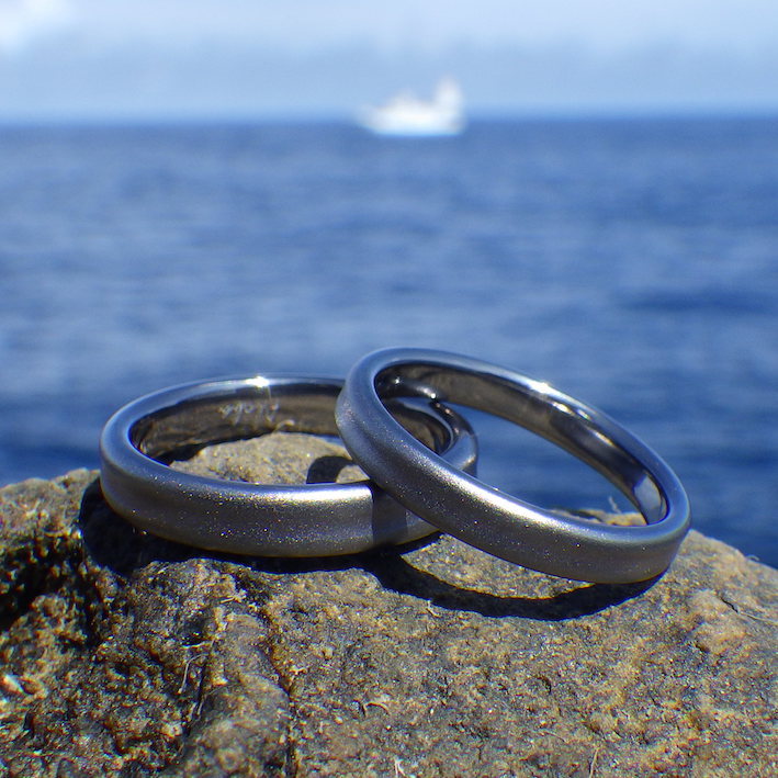 ヒトに優しく、落ち着いて美しい金属・タンタルの結婚指輪　Tantalum Rings