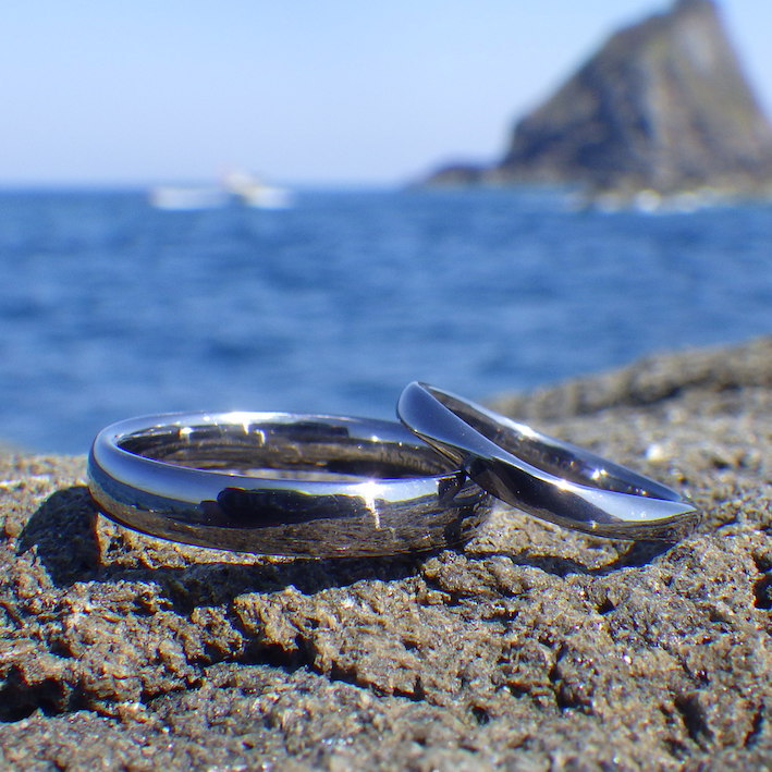 深い深い深海のような透明感・タンタルの結婚指輪　Tantalum Rings