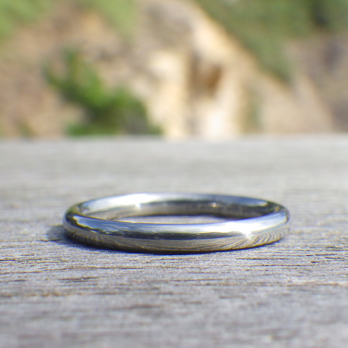 金属アレルギーの奥さまへプレゼント・ハフニウムの結婚指輪　Hafnium Ring