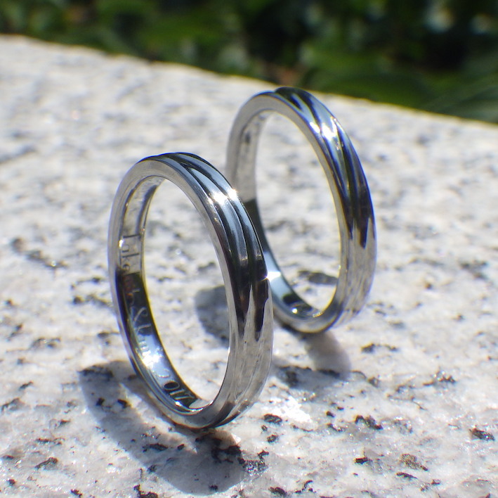 １つの材料塊から２つのリングが出来上がりました！ハフニウムの結婚指輪　Hafnium Rings