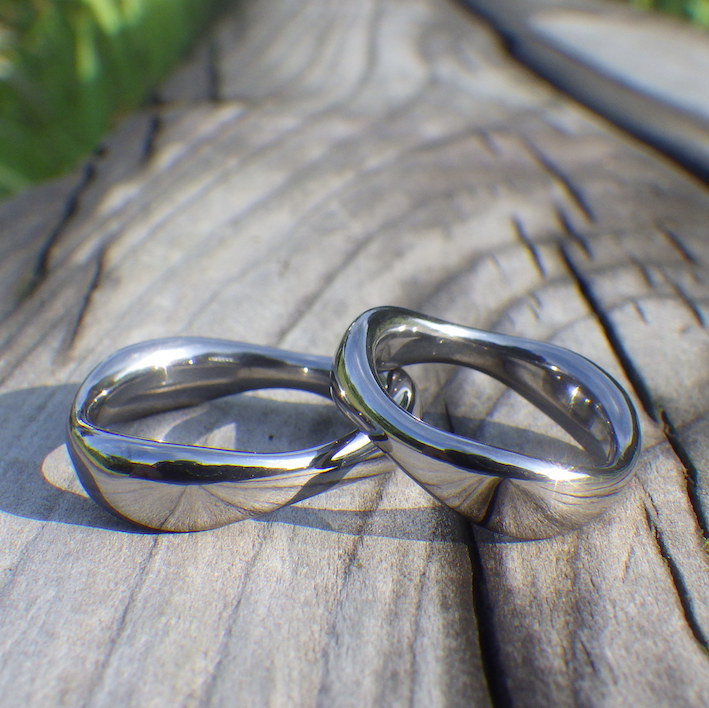 ルーローの三角形をデザインに・タンタルの結婚指輪　Tantalum Rings