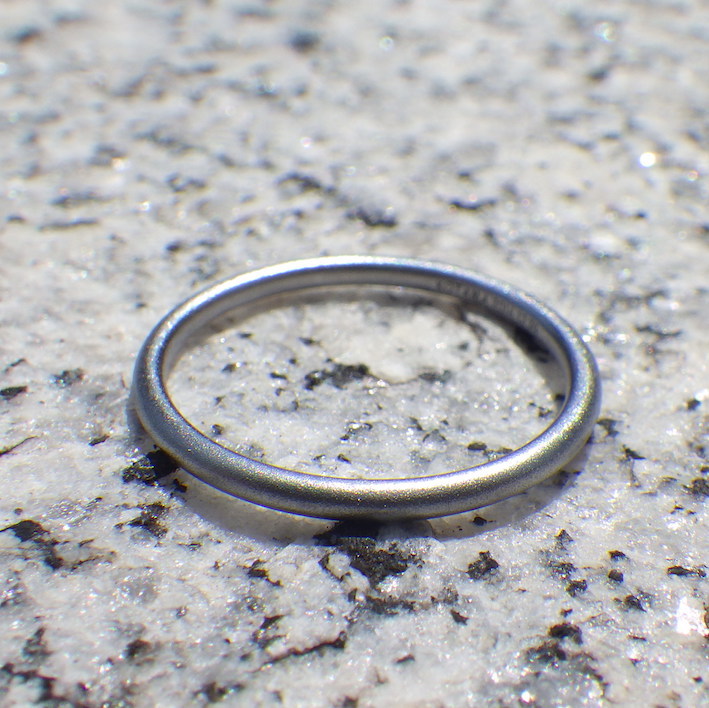 自動車のパーツから制作した指輪　Ring made from crushed car