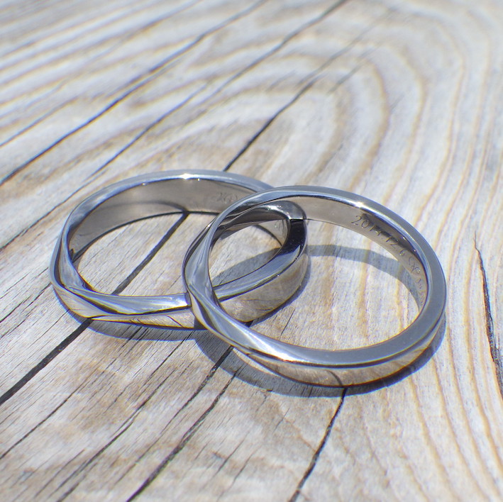 他のどこにもないメビウスの輪のデザイン・タンタルの結婚指輪　Tantalum Rings