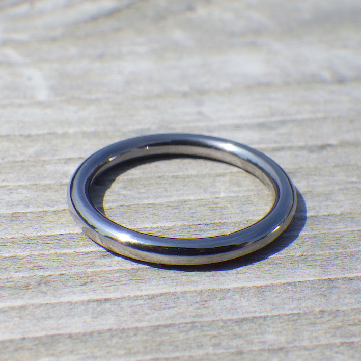 最小限な意匠が潔くて美しい！金属アレルギーにならないタンタルの結婚指輪　Tantalum Ring