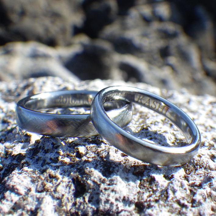 いい雰囲気の綾目ヘアライン仕上げ！ハフニウムの結婚指輪　Hafnium Rings