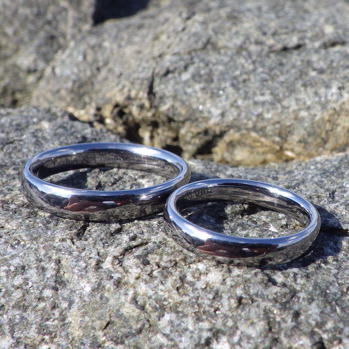 何百本と削り出して研ぎ澄まされたデザイン・タンタルの結婚指輪　Tantalum Rings
