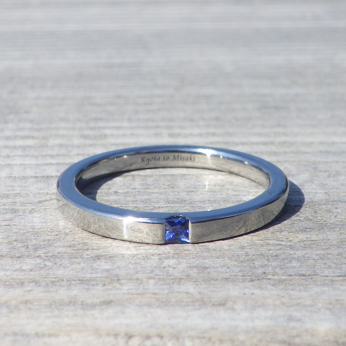 サファイアのプリンセスハグセッティング・ハフニウムの婚約指輪　Hafnium Ring