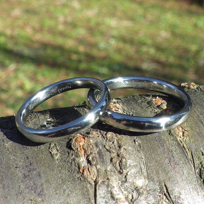 時間と手間をかけて手作業で仕上げたハフニウムの結婚指輪　Hafnium Rings