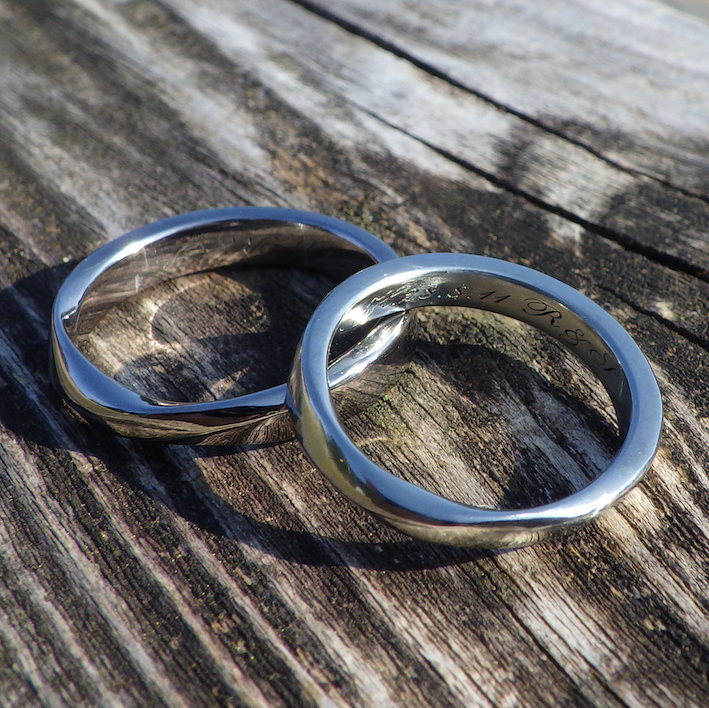 メビウスの輪のデザイン・タンタルとハフニウムの結婚指輪　Tantalum & Hafnium Rings