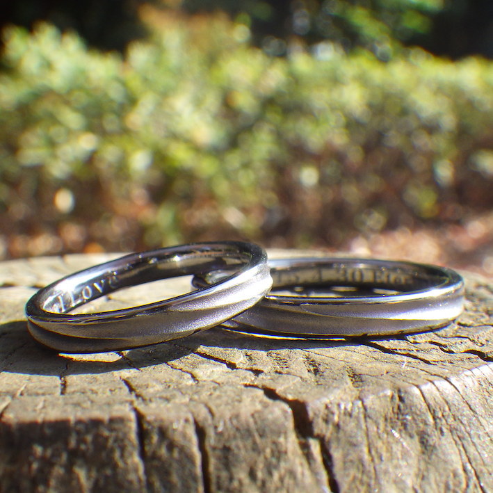 波の彫刻を削り出し・タンタルの結婚指輪　Tantalum Rings