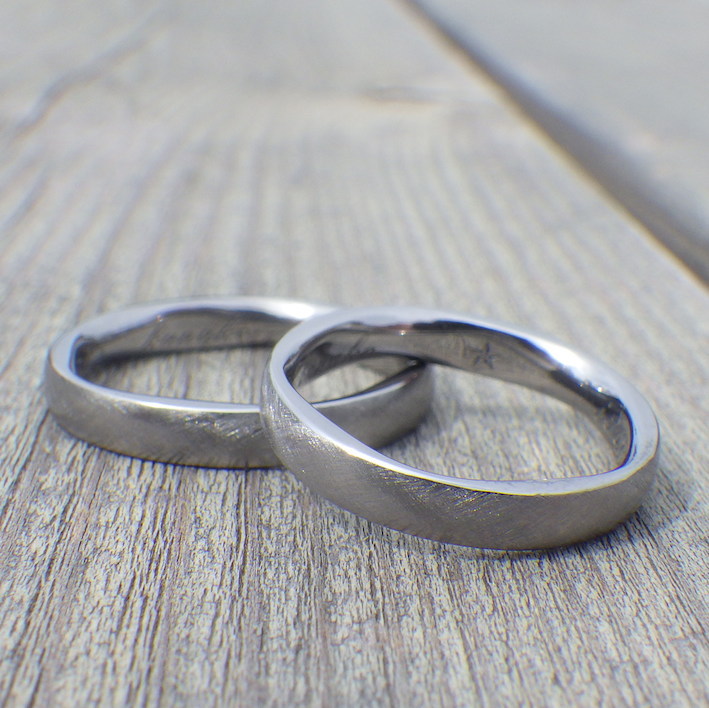 ５枚花弁のデザイン・タンタルの結婚指輪　Tantalum Rings