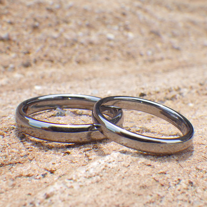 宇宙で最も黒い金属・タンタルの結婚指輪　Tantalum Rings