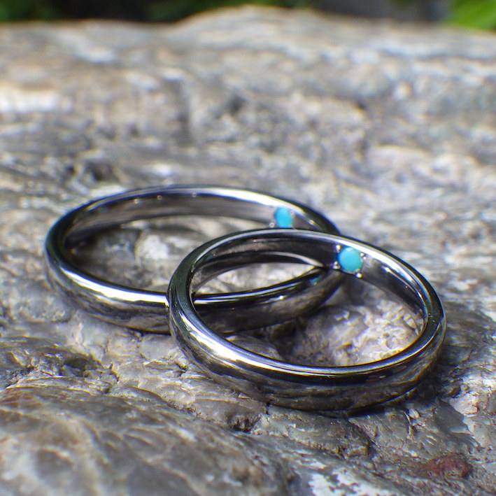 タンタルとターコイズの美しい色合わせ・タンタルの結婚指輪　Tantalum Rings
