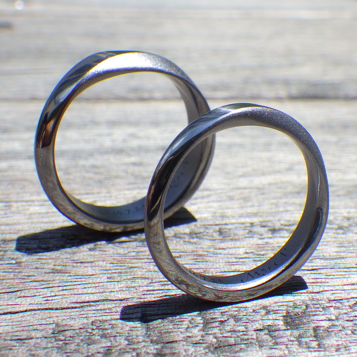 こだわりのメビウスの輪のデザイン・タンタルの結婚指輪　Tantalum Rings