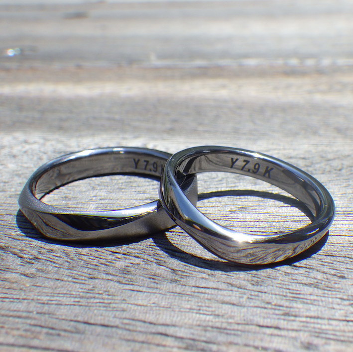 優美なネジリのデザイン・タンタルの結婚指輪　Tantalum Rings