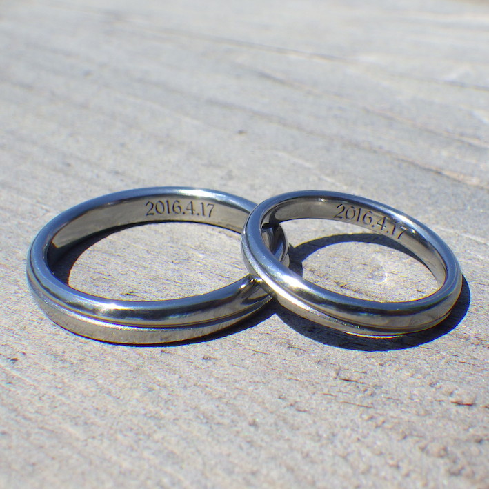 周回軌道のデザイン・ハフニウムの結婚指輪　Hafnium Rings