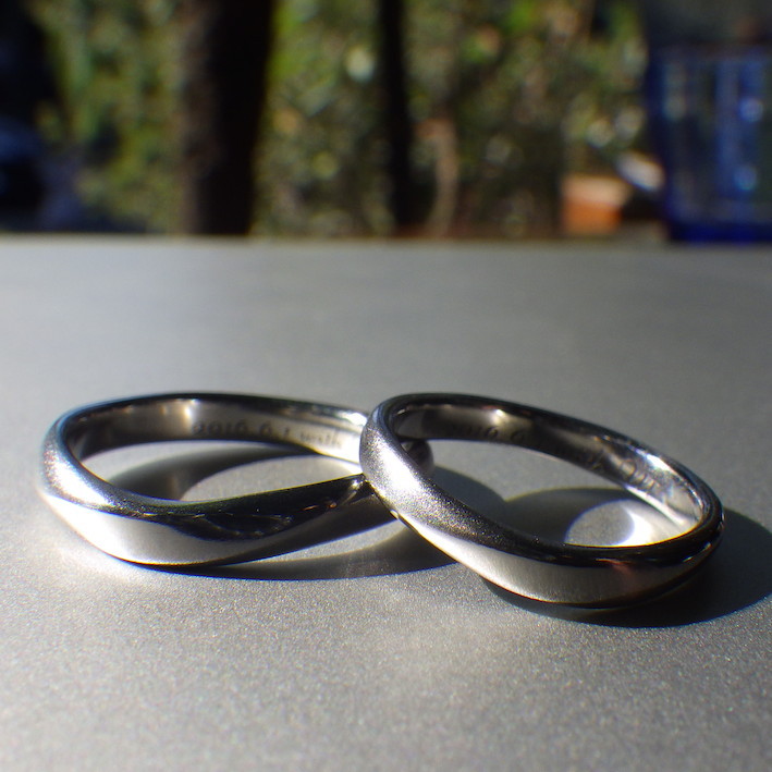 着け心地がいい柔らかな曲線・ハフニウムの結婚指輪　Hafnium Rings
