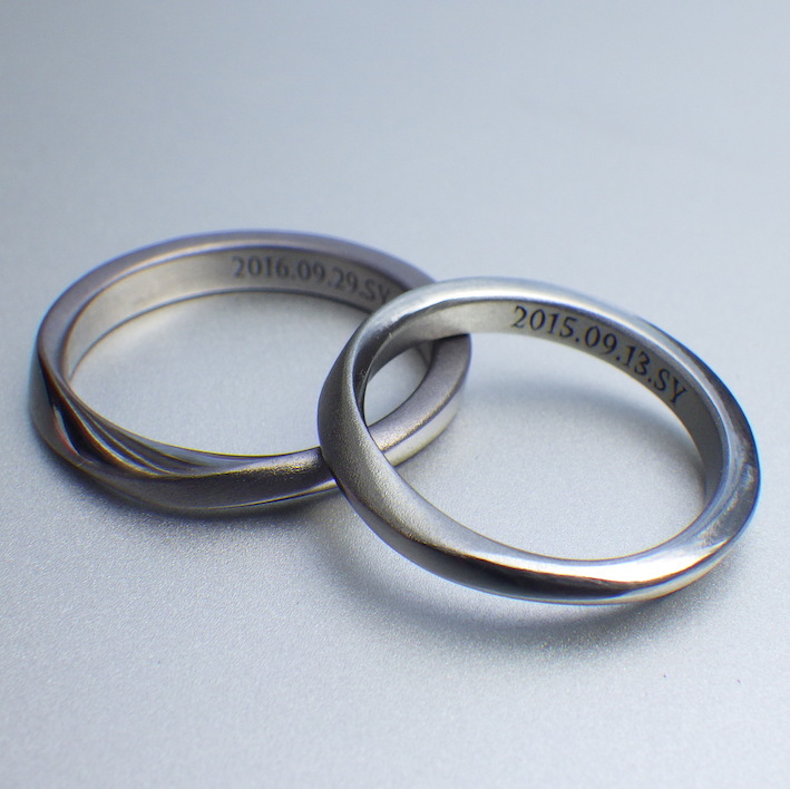 美しいコントラスト・タンタルとハフニウムの結婚指輪　Tantalum Ring & Hafnium Ring