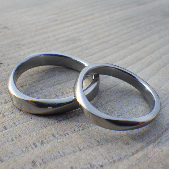 金属アレルギーの原因にならないハフニウムの結婚指輪　Hafnium Rings