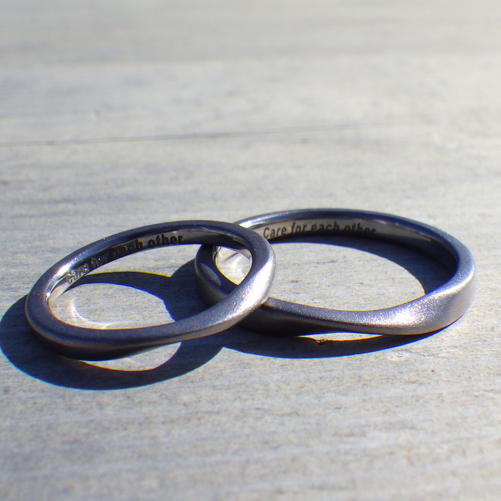 滑らかな流れのデザイン・タンタルの結婚指輪　Tantalum Rings