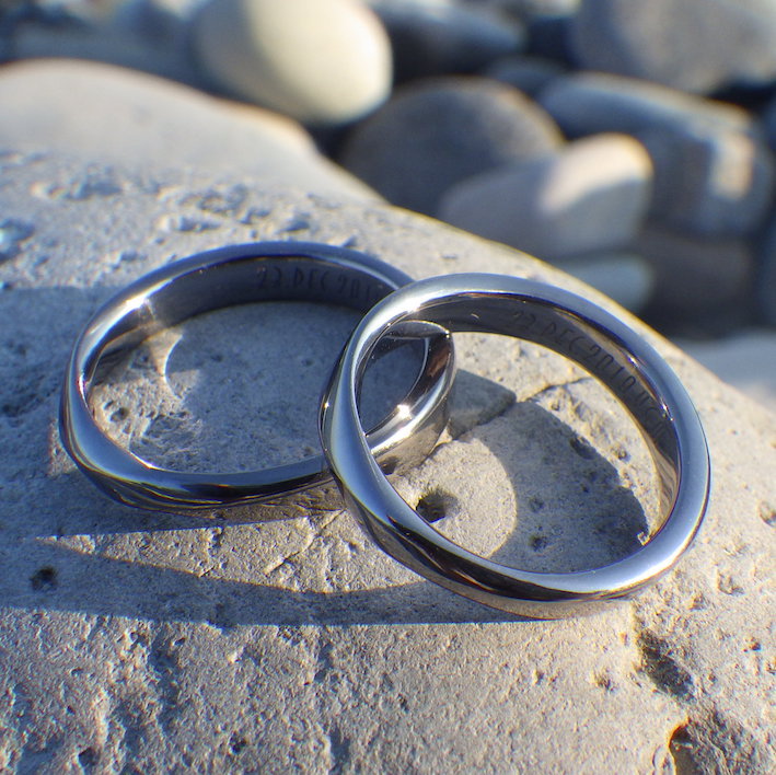 滑らかな曲線が心地よい！タンタルの結婚指輪　Tantalum Rings