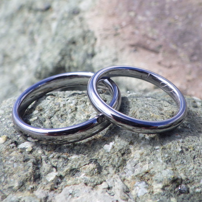 結婚指輪の刻印を「合わせ絵」になるイラストに・タンタルのペアリング