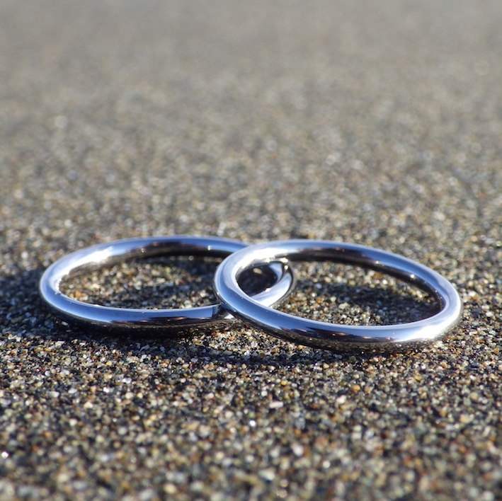 シンプルを極めたセミオーダー・タンタルの結婚指輪　Tantalum Rings