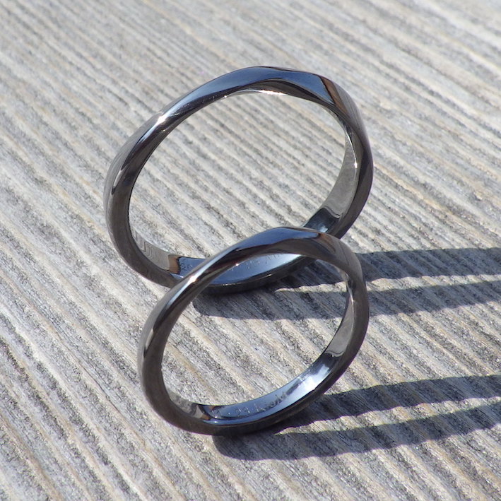 永遠の象徴、メビウスの輪のデザイン・タンタルの結婚指輪　Tantalum Rings